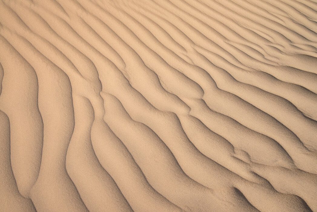 A close up of the sand dunes in the desert.
